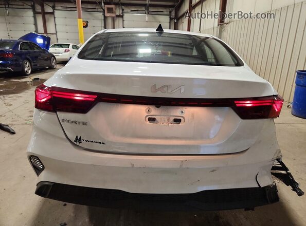 3KPF24AD1PE630138 2023 KIA FORTE White Հետևի տեսք
