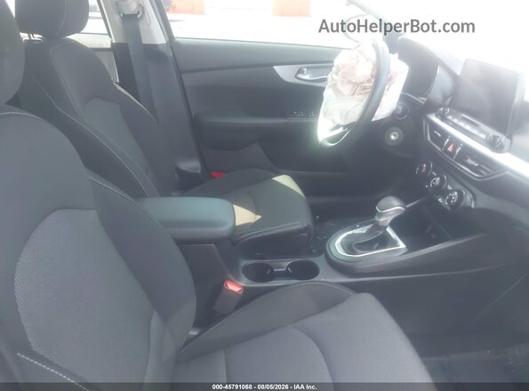 3KPF24AD1PE669067 2023 KIA FORTE Gray Widok wnętrza z przodu