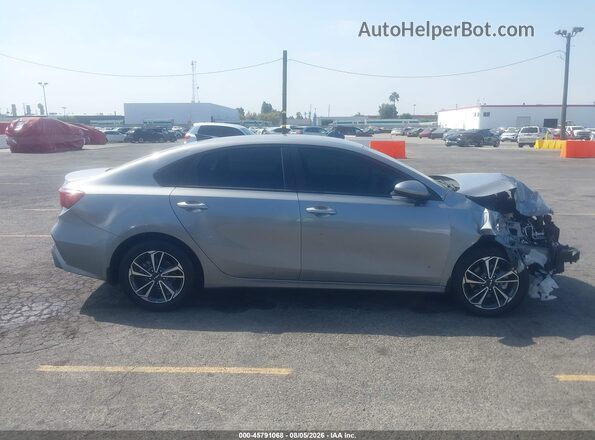 3KPF24AD1PE669067 2023 KIA FORTE Gray Widok wnętrza z tyłu