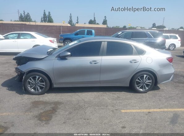 3KPF24AD1PE669067 2023 KIA FORTE Gray Widok wnętrza 360 stopni