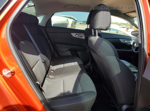 3KPF24AD1PE680862 2023 KIA FORTE Orange Rear seats view