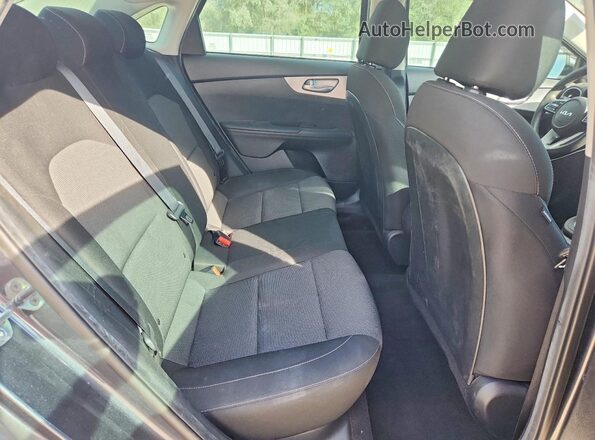 3KPF24AD1PE681963 2023 KIA FORTE Gray Вид задніх сидінь
