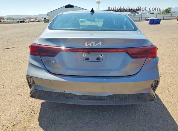 3KPF24AD1RE738505 2024 KIA FORTE Silver Vista trasera