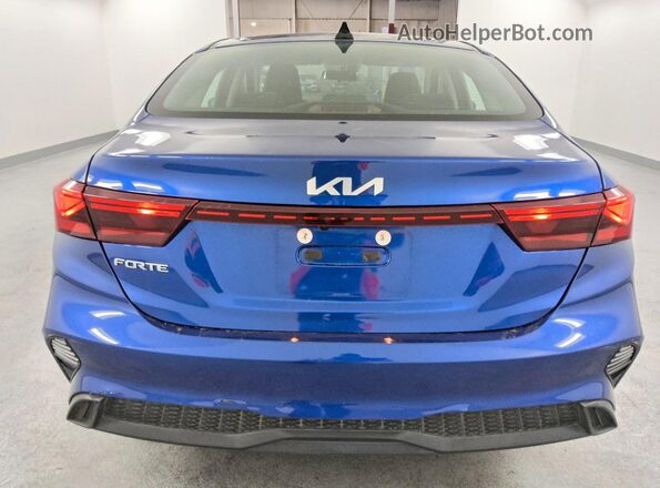 3KPF24AD1RE759368 2024 KIA FORTE Blue Widok z tyłu