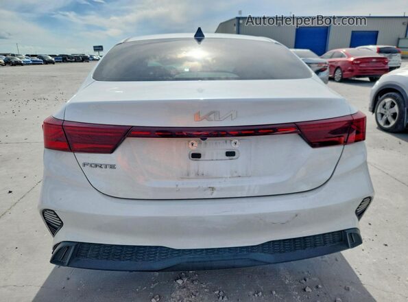 3KPF24AD1RE775649 2024 KIA FORTE White Вид ззаду