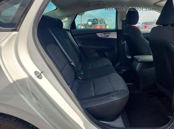 3KPF24AD1RE775649 2024 KIA FORTE White Вид задніх сидінь