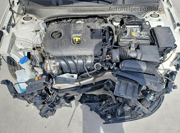 3KPF24AD1RE775649 2024 KIA FORTE White Вид задньої частини салону