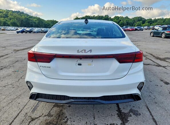 3KPF24AD1RE795836 2024 KIA FORTE White Հետևի տեսք