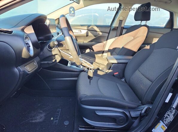 3KPF24AD1RE804082 2024 KIA FORTE Black Widok wnętrza z przodu