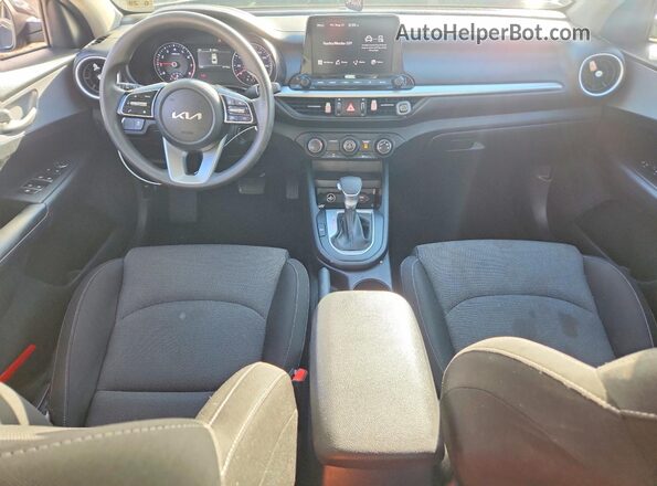 3KPF24AD1RE804082 2024 KIA FORTE Black Widok deski rozdzielczej