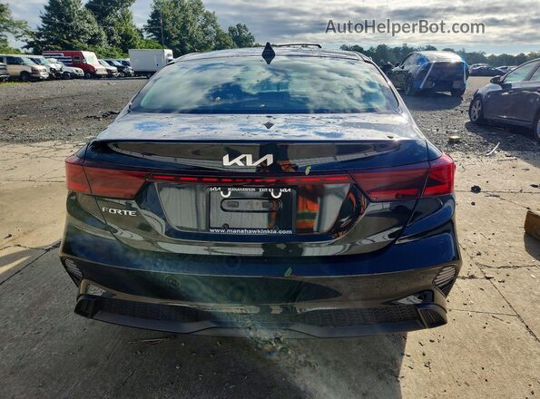 3KPF24AD1RE804082 2024 KIA FORTE Black Widok z tyłu