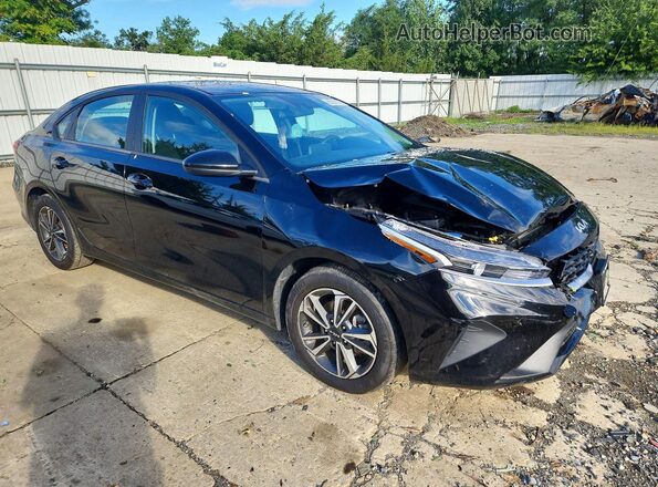 3KPF24AD1RE804082 2024 KIA FORTE Black Przód prawy