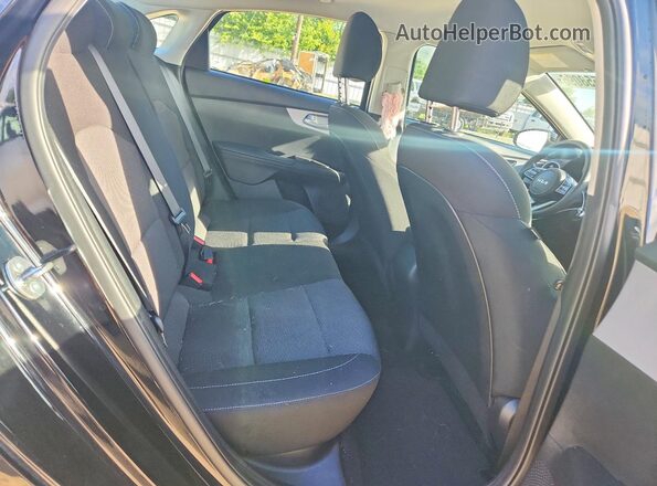 3KPF24AD1RE804082 2024 KIA FORTE Black Widok tylnych siedzeń