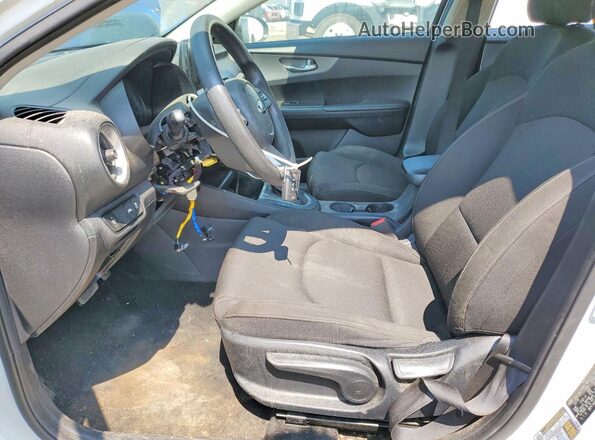 3KPF24AD2KE074916 2019 KIA FORTE White Սալոնի դիմացի տեսք
