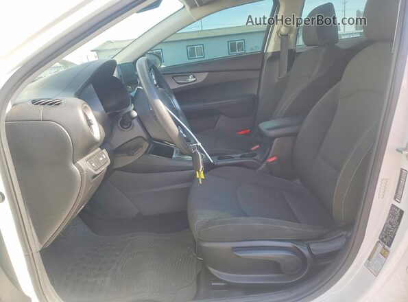 3KPF24AD2KE137254 2019 KIA FORTE White Вид салону спереду