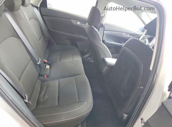 3KPF24AD2LE201391 2020 KIA FORTE Silver Widok tylnych siedzeń