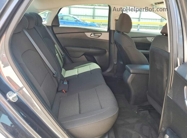 3KPF24AD2LE229465 2020 KIA FORTE Charcoal Widok tylnych siedzeń