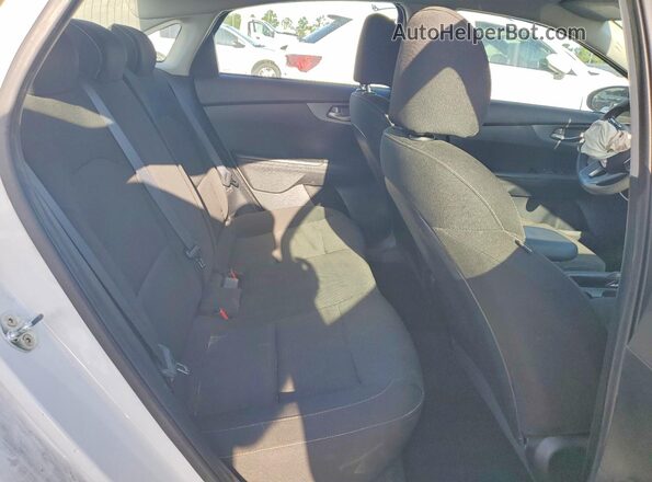 3KPF24AD2LE253636 2020 KIA FORTE White Widok tylnych siedzeń