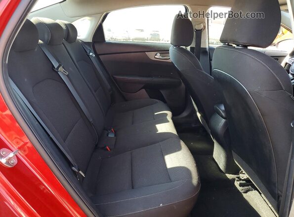 3KPF24AD2ME268266 2021 KIA FORTE Red Vista de los asientos traseros