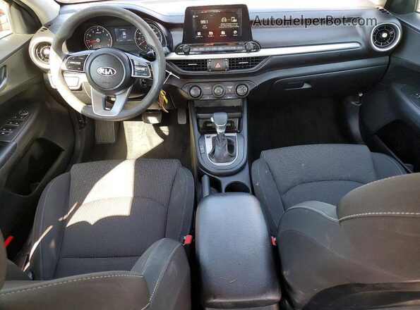 3KPF24AD2ME268266 2021 KIA FORTE Red Vista del salpicadero