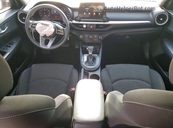 3KPF24AD2ME268784 2021 KIA FORTE White Vista del salpicadero
