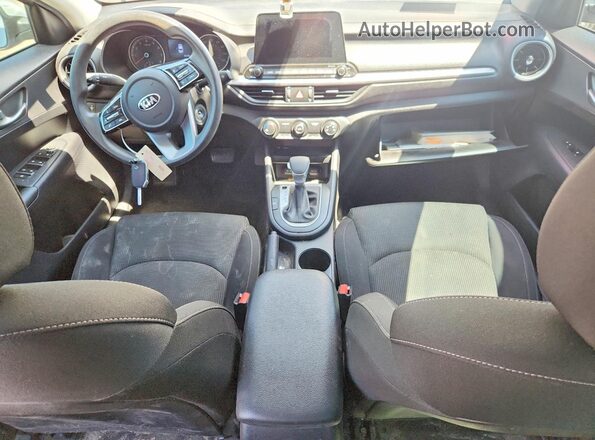 3KPF24AD2ME307566 2021 KIA FORTE Silver Widok deski rozdzielczej