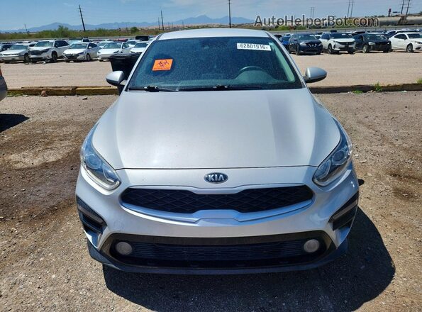 3KPF24AD2ME307566 2021 KIA FORTE Silver Widok z przodu