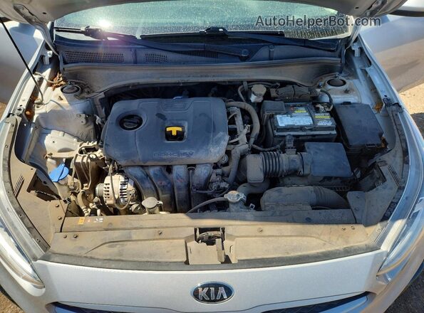 3KPF24AD2ME307566 2021 KIA FORTE Silver Widok wnętrza z tyłu