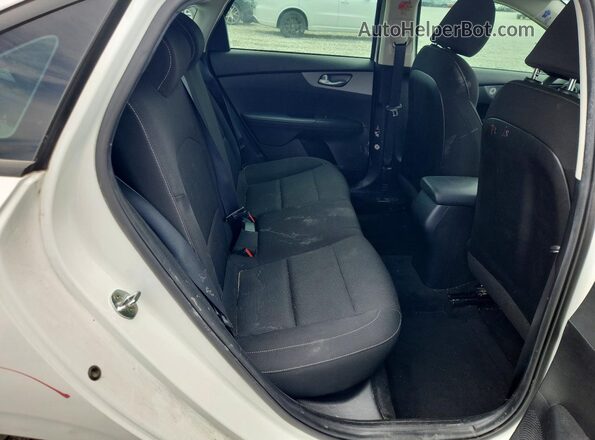 3KPF24AD2ME309947 2021 KIA FORTE White Widok tylnych siedzeń