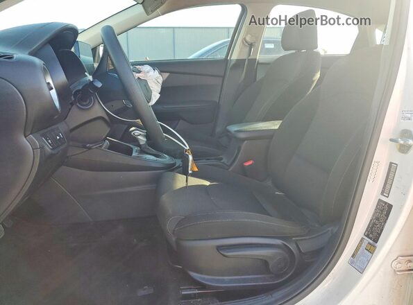 3KPF24AD2ME374328 2021 KIA FORTE Белый Вид салона спереди