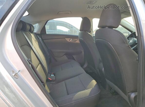 3KPF24AD2ME398838 2021 KIA FORTE Серебряный Вид задних сидений