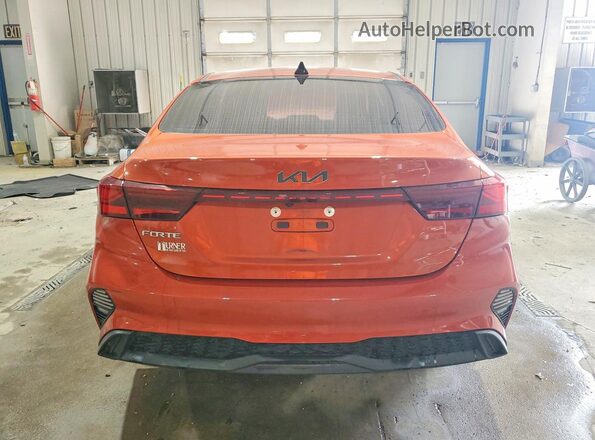 3KPF24AD2NE437672 2022 KIA FORTE Оранжевый Вид сзади