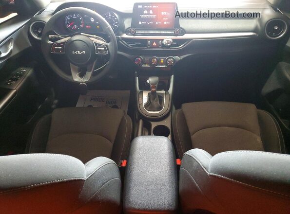3KPF24AD2NE437672 2022 KIA FORTE Оранжевый Вид панели приборов