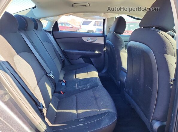 3KPF24AD2PE558396 2023 KIA FORTE Gray 