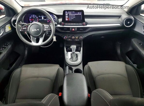 3KPF24AD2PE571195 2023 KIA FORTE Красный Вид панели приборов