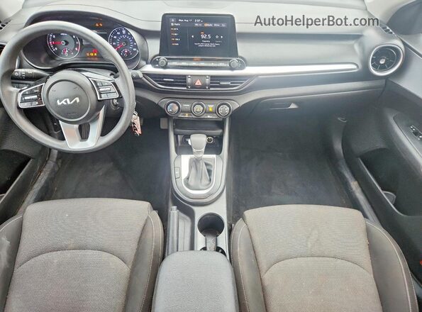 3KPF24AD2PE595819 2023 KIA FORTE Gray Widok deski rozdzielczej