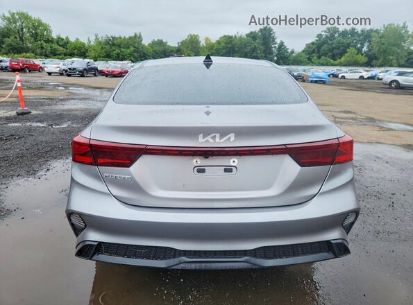 3KPF24AD2PE595819 2023 KIA FORTE Gray Widok z tyłu