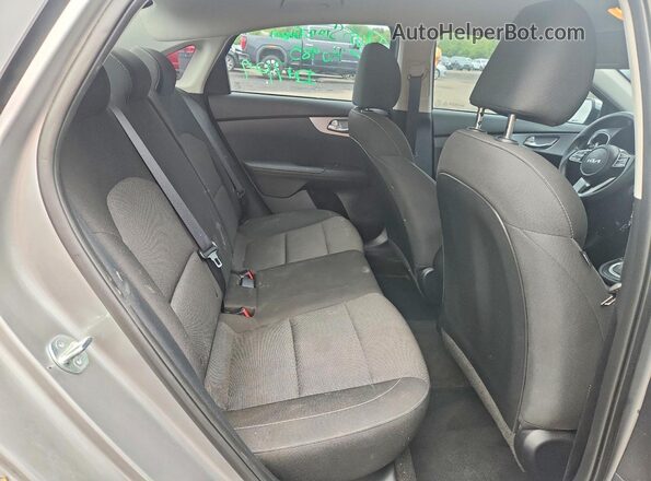 3KPF24AD2PE595819 2023 KIA FORTE Gray Widok tylnych siedzeń