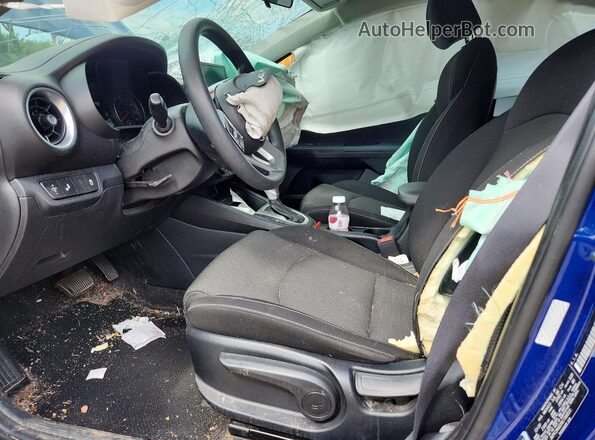 3KPF24AD2RE736813 2024 KIA FORTE Blue Вид салону спереду