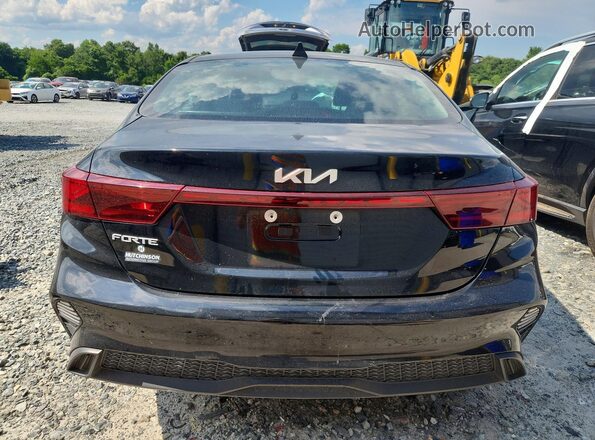 3KPF24AD2RE771920 2024 KIA FORTE Black Widok z tyłu