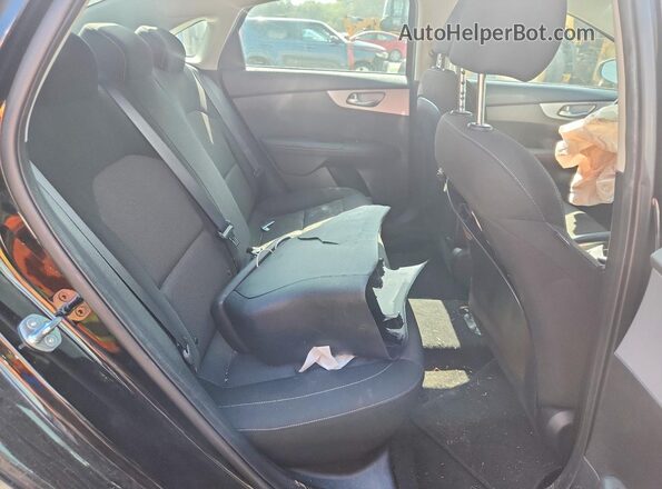 3KPF24AD2RE771920 2024 KIA FORTE Black Widok tylnych siedzeń