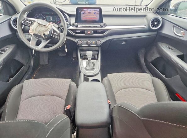 3KPF24AD2RE783565 2024 KIA FORTE Black Vista del salpicadero