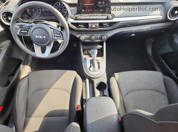 3KPF24AD2RE793996 2024 KIA FORTE Blue Առջևի վահանակի տեսք
