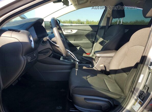 3KPF24AD2RE794937 2024 KIA FORTE Silver Vista interior delantera