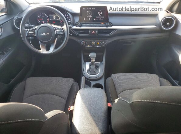 3KPF24AD2RE794937 2024 KIA FORTE Silver Vista del salpicadero