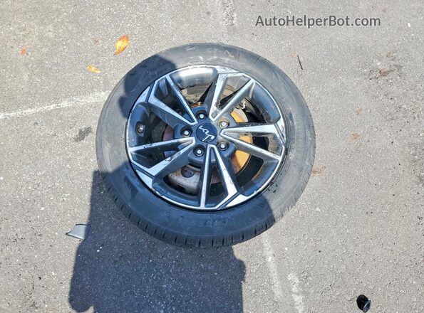 3KPF24AD2RE835633 2024 KIA FORTE Silver Vista del compartimento del motor