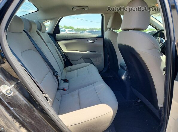 3KPF24AD3KE061480 2019 KIA FORTE Black Vista de los asientos traseros