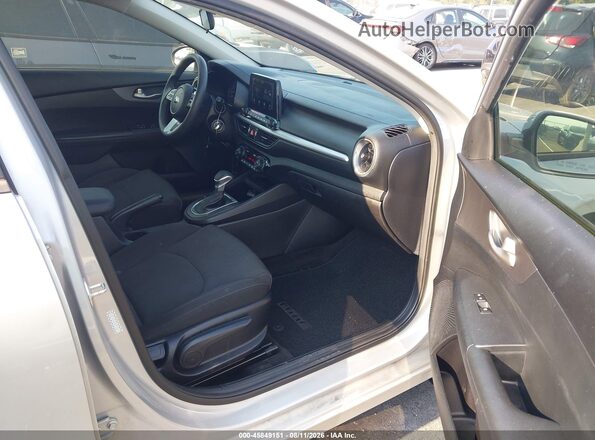 3KPF24AD3KE096570 2019 KIA FORTE Silver Вид салону спереду