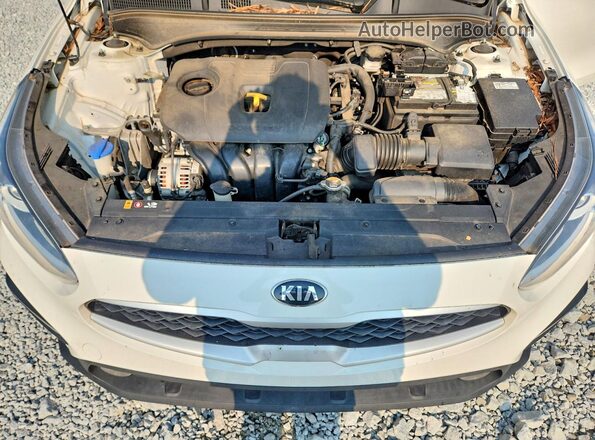 3KPF24AD3LE207586 2020 KIA FORTE White Rear interior view