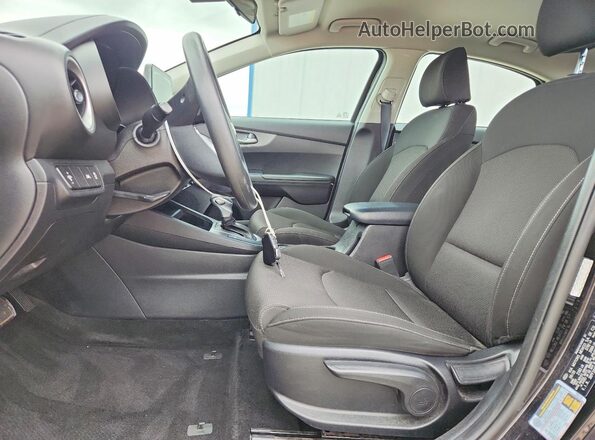 3KPF24AD3ME273556 2021 KIA FORTE Black Widok wnętrza z przodu